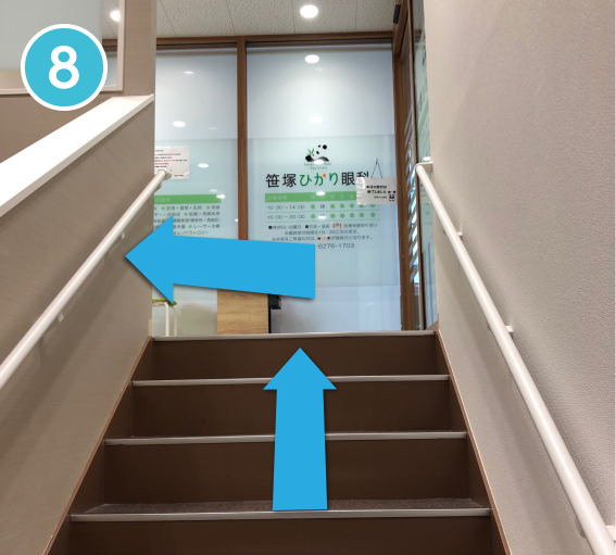 2階に上がったら左に回ります