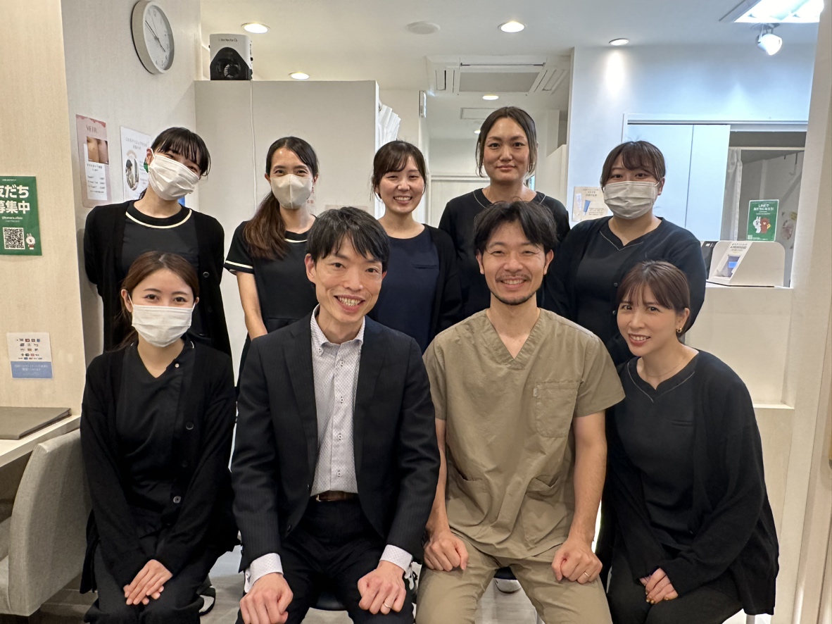 笹塚駅前こたろ形成皮ふ科クリニックのスタッフ集合写真